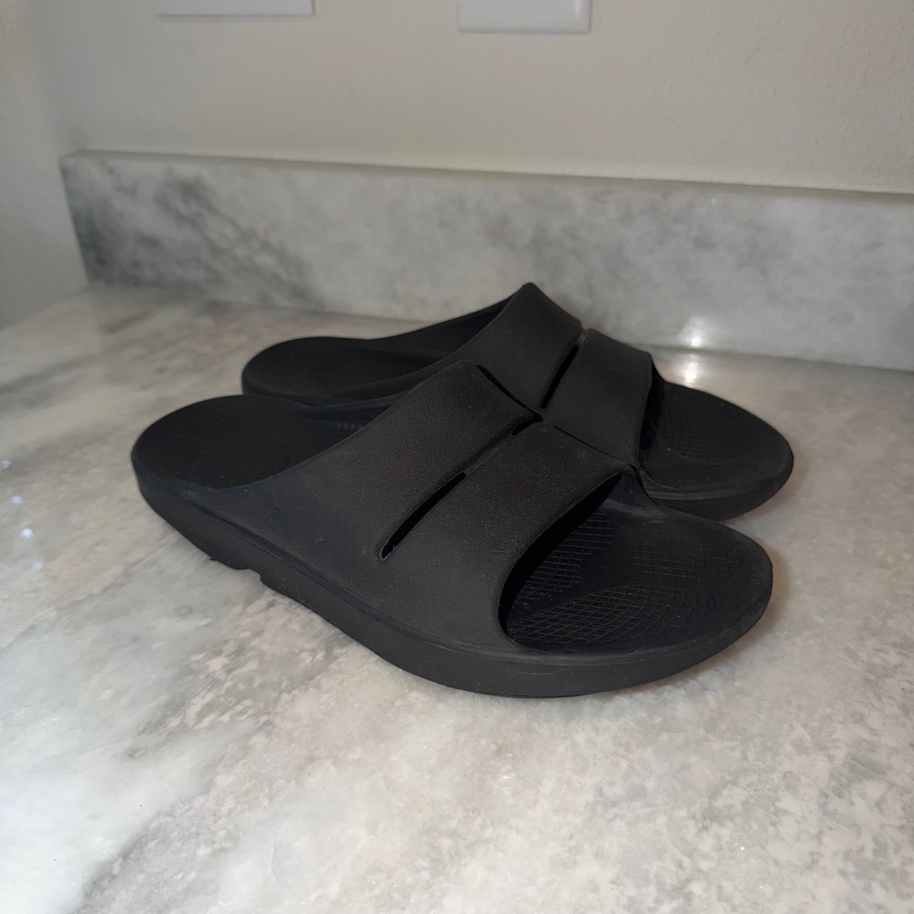 OOFOS OOahh Slide Sandals Black Recovery Footwear Mens 9 Womens 11 EU 42